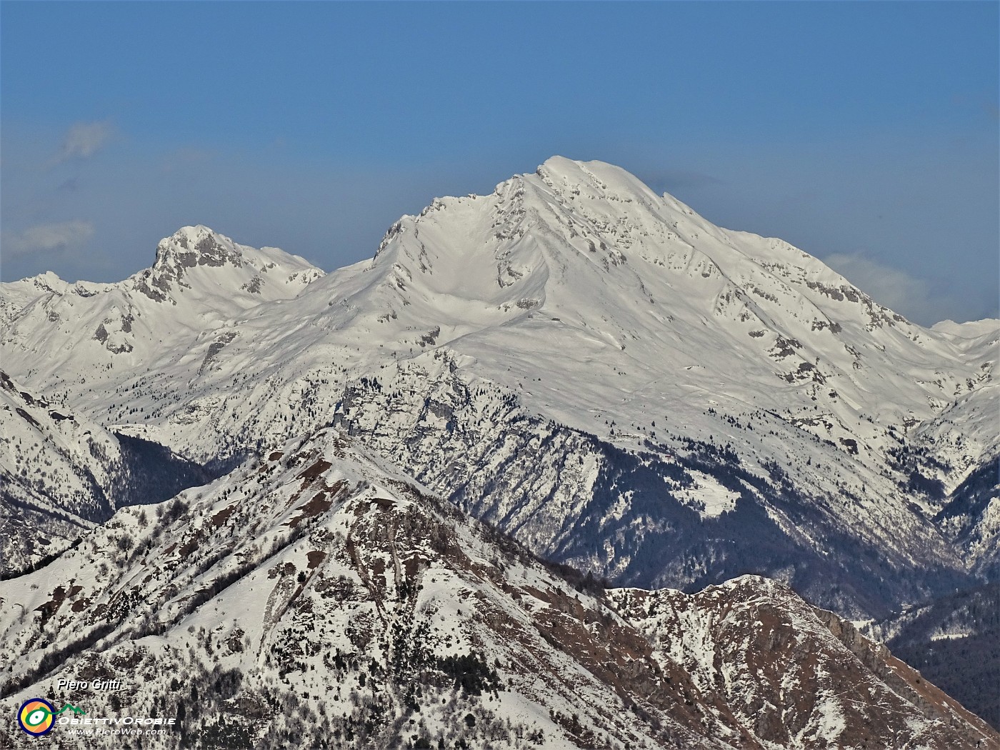 64 Zoom sul Pizzo Arera (2512 m).JPG